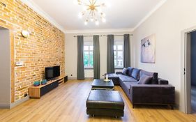 Art Premium Apart